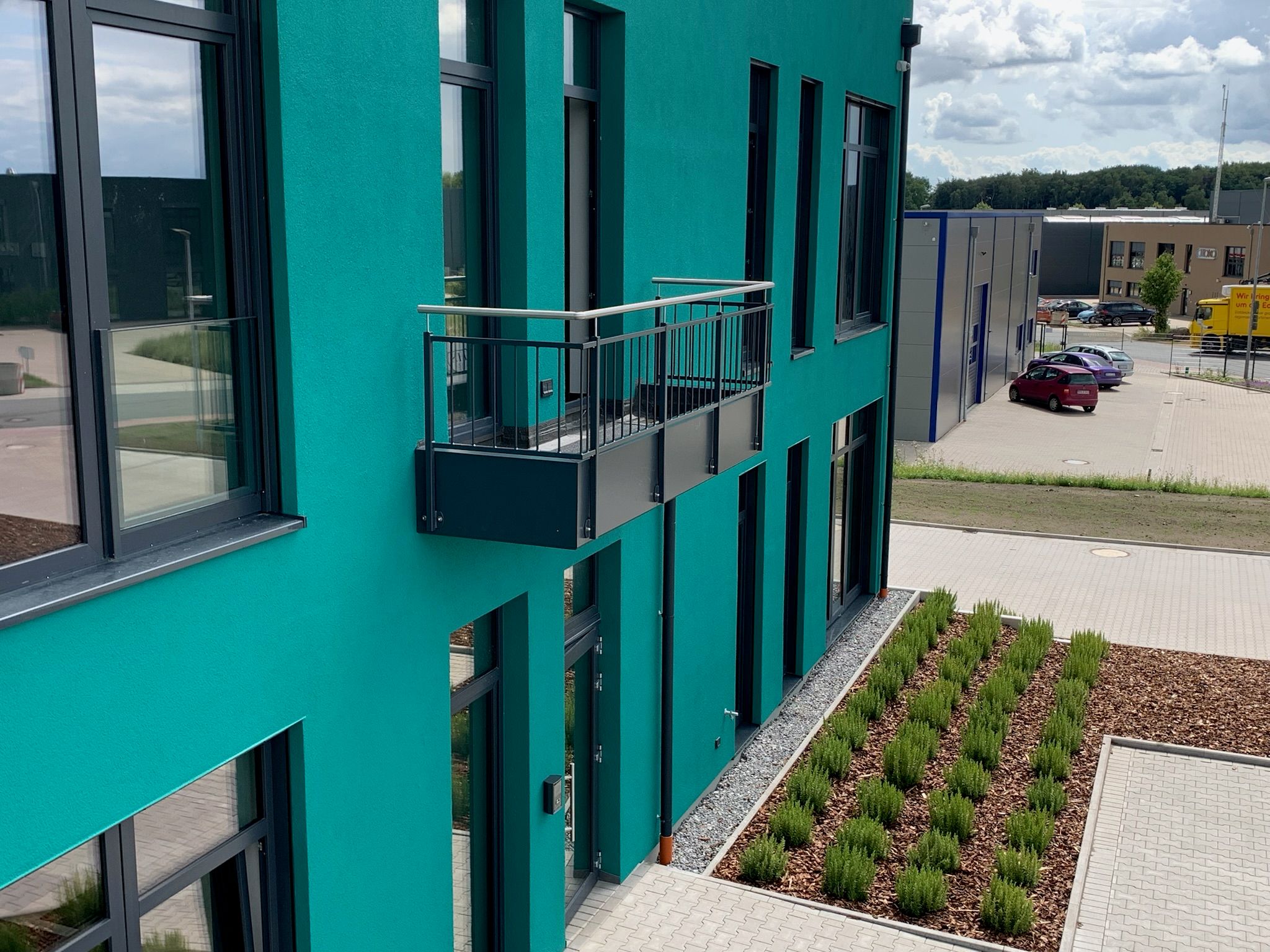 Schutz und Stil mit unseren Vordächern und Überdachungen